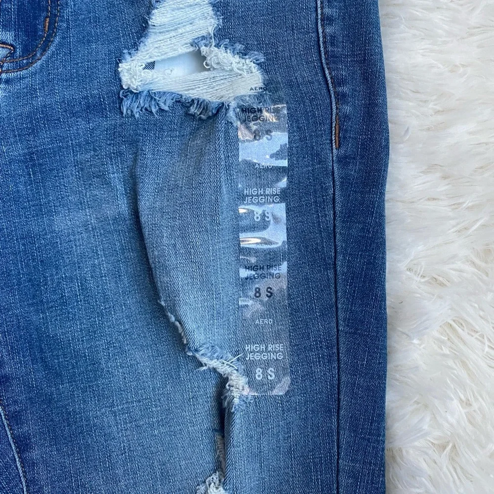 Aero Distressed High Rise Curvy Jegging.  Size 8S. - Picture 3 of 7